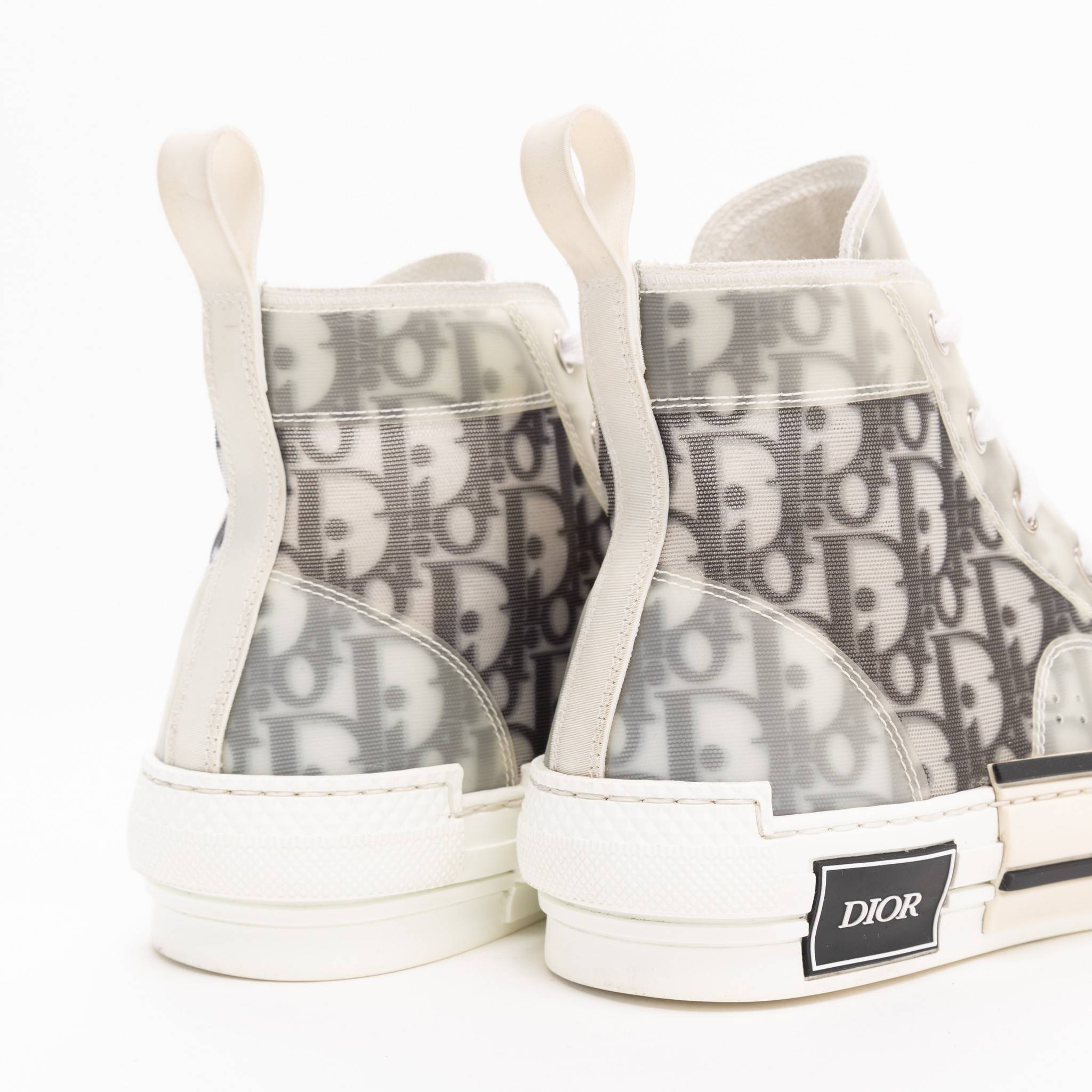 LV Style B23 Oblique 114 Beluga detail 4