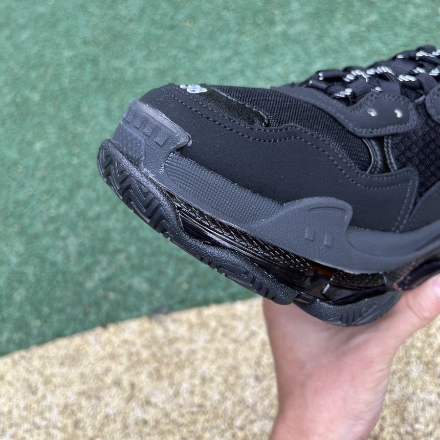 LV Style Triple S 120 Triple Black detail 4