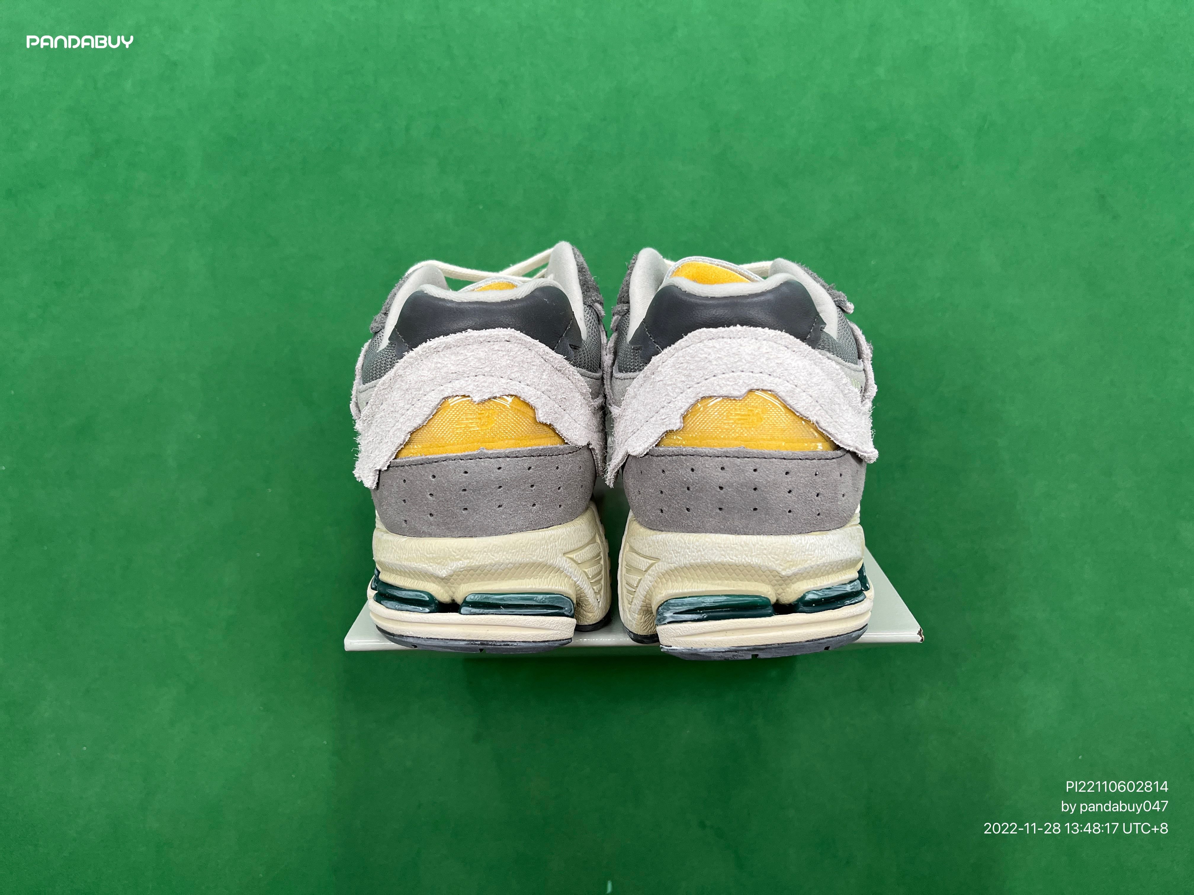 Asics Style 2002R 124 Panda detail 3