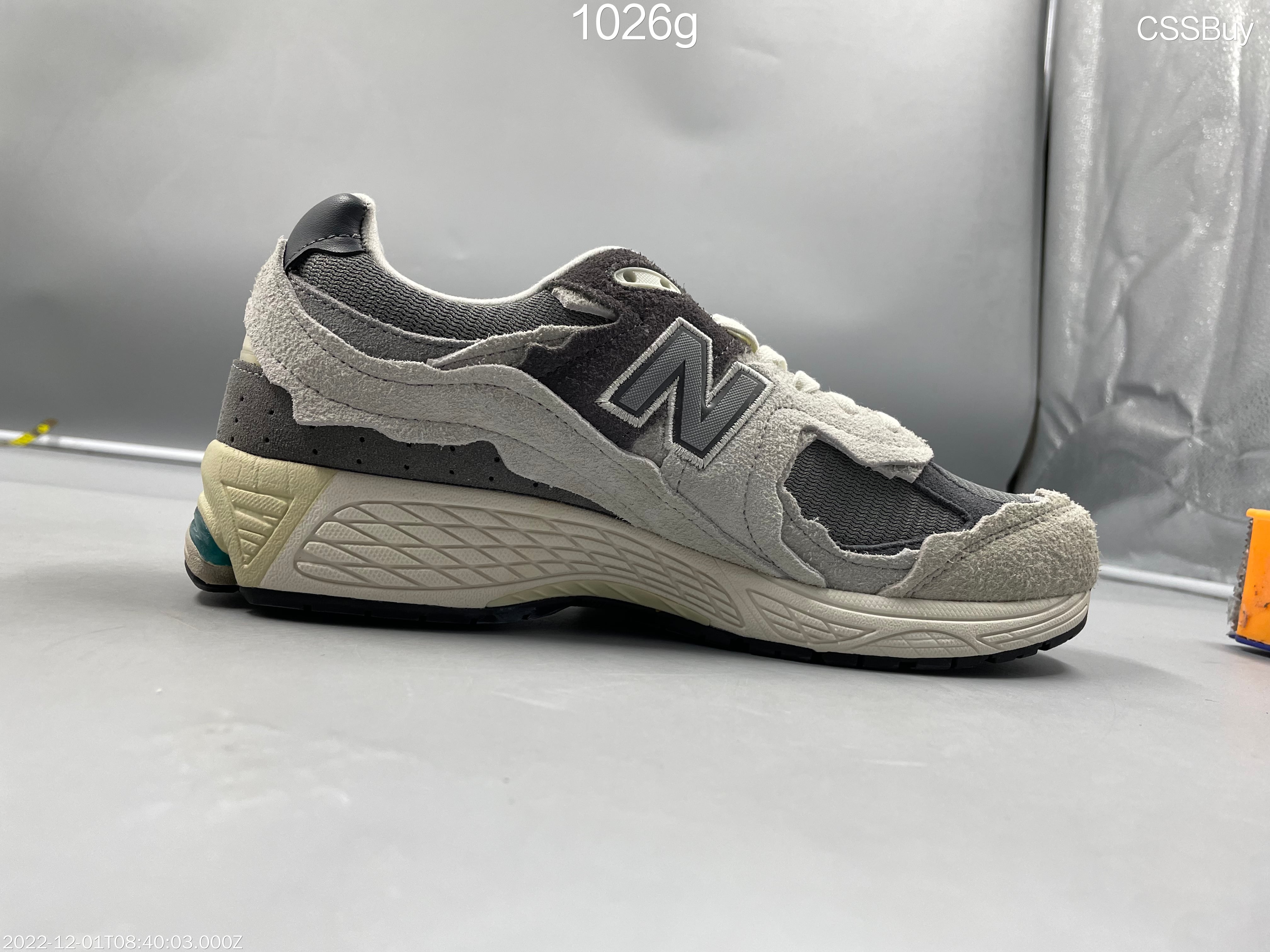 Asics Style 2002R 124 Panda detail 4