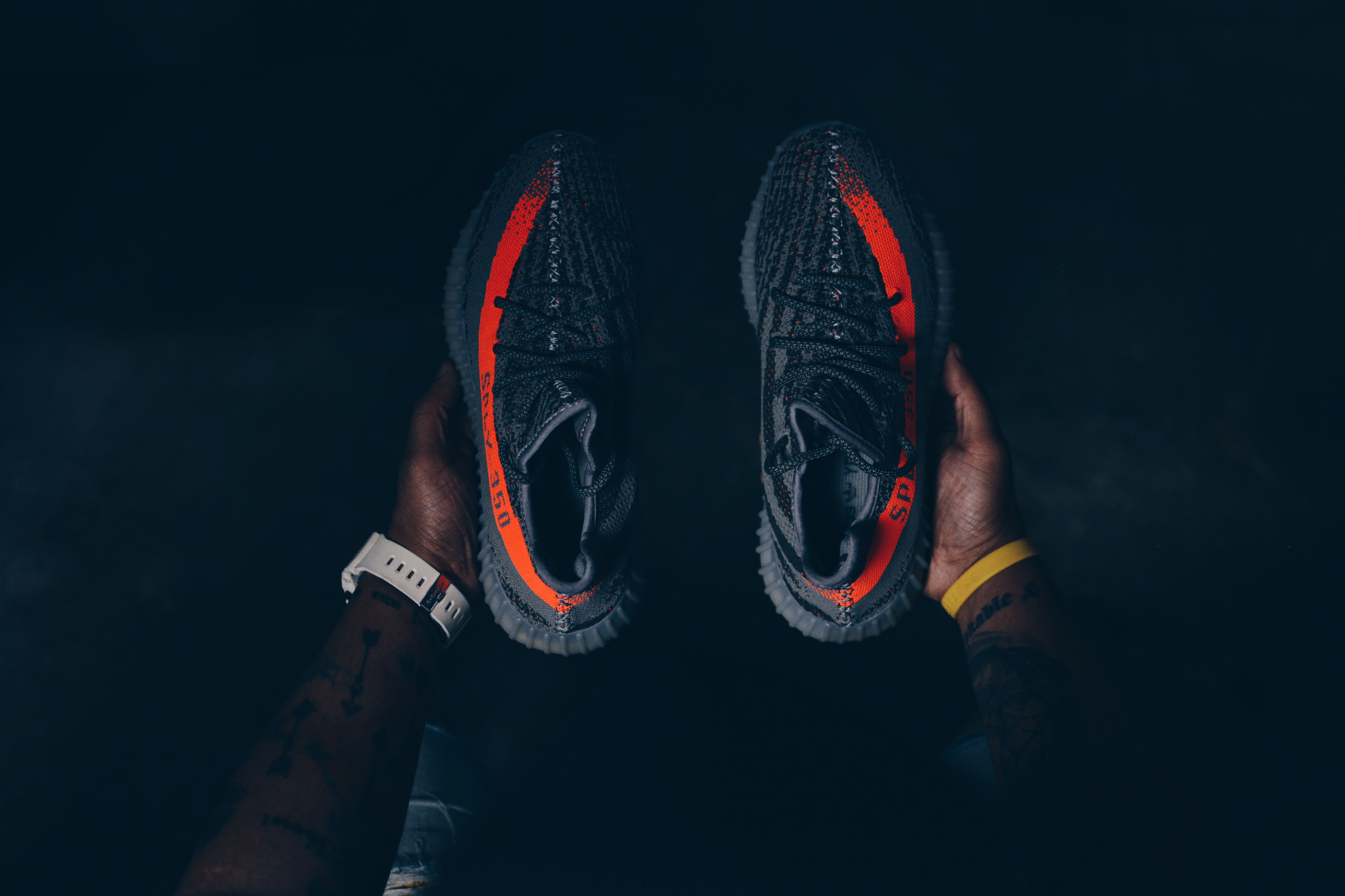 Yeezy Style Bones Runner 126 Beluga detail 2