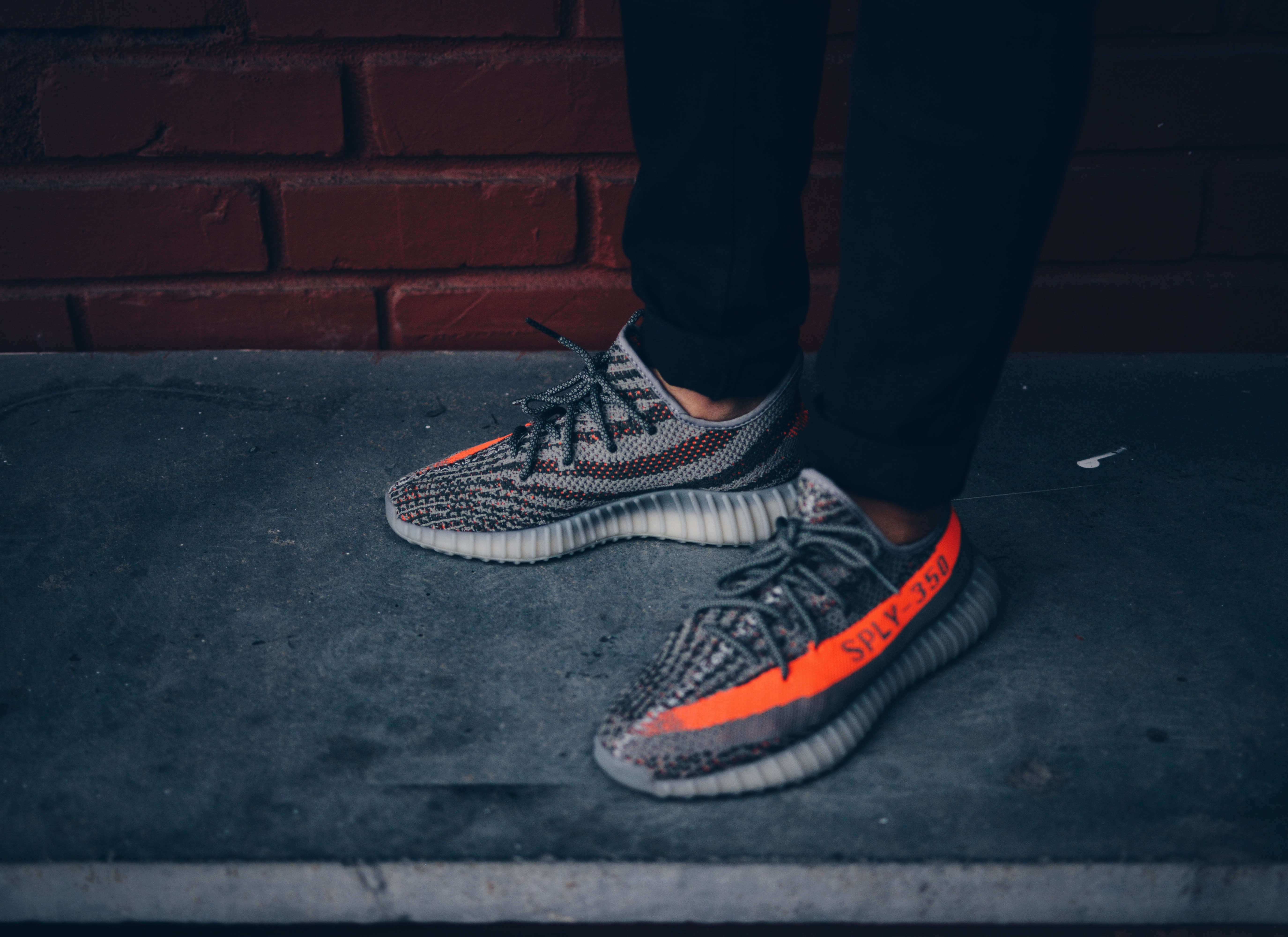 Yeezy Style Bones Runner 126 Beluga detail 3