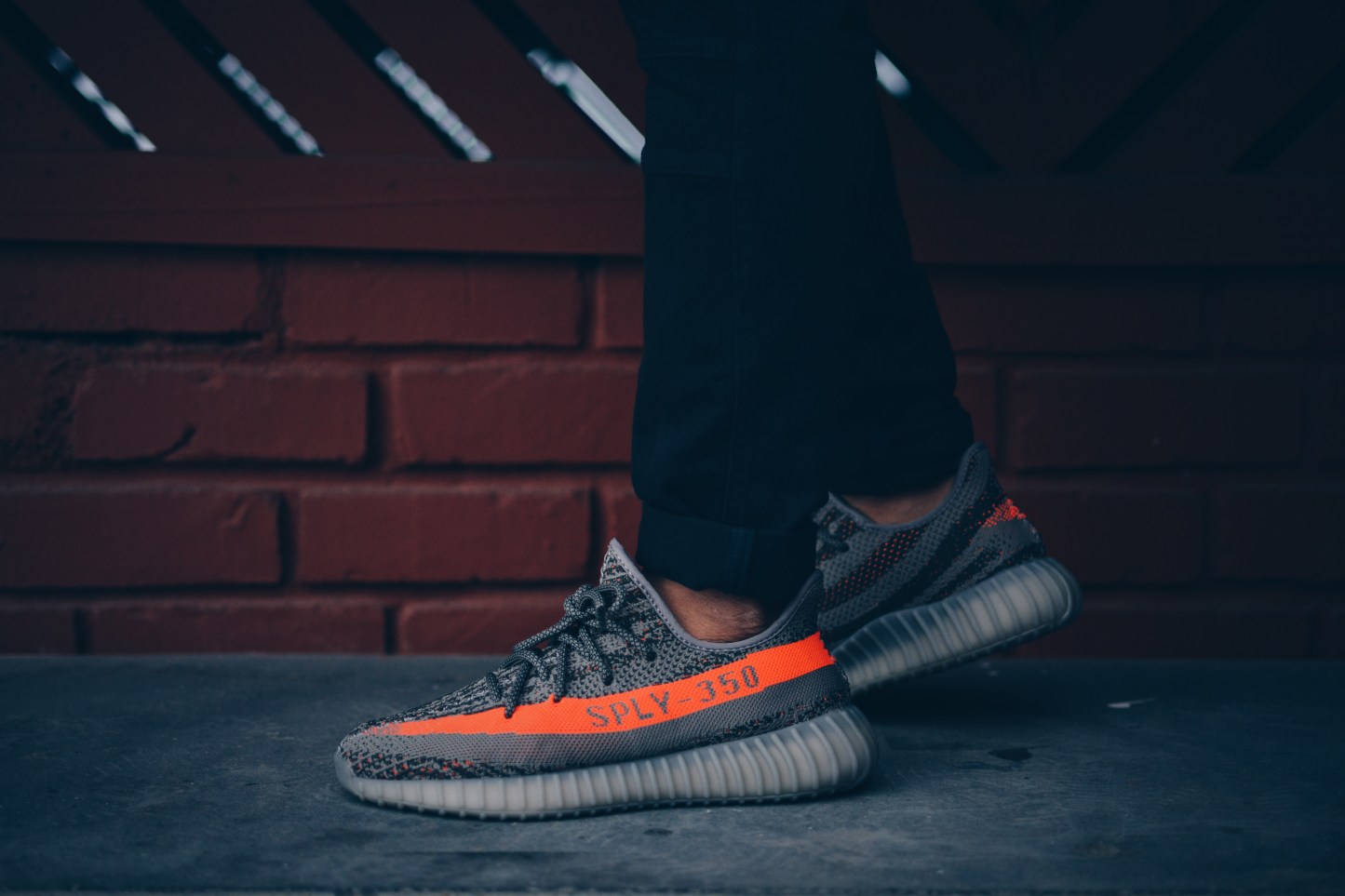 Yeezy Style Bones Runner 126 Beluga detail 4