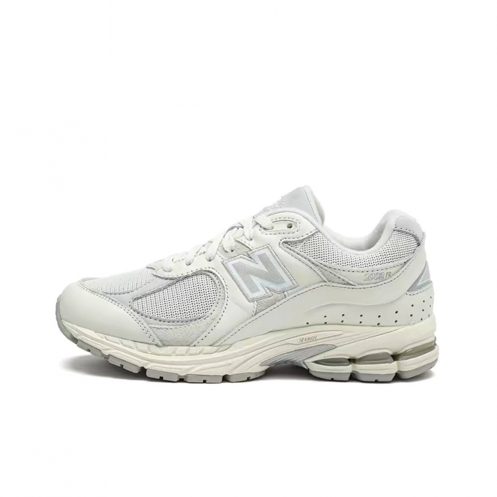 LV Style 2002R 132 Triple White detail 2