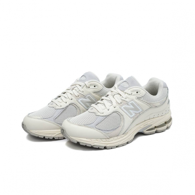 LV Style 2002R 132 Triple White detail 4