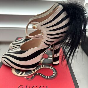 Gucci Style Cloud X 135 Zebra detail 2
