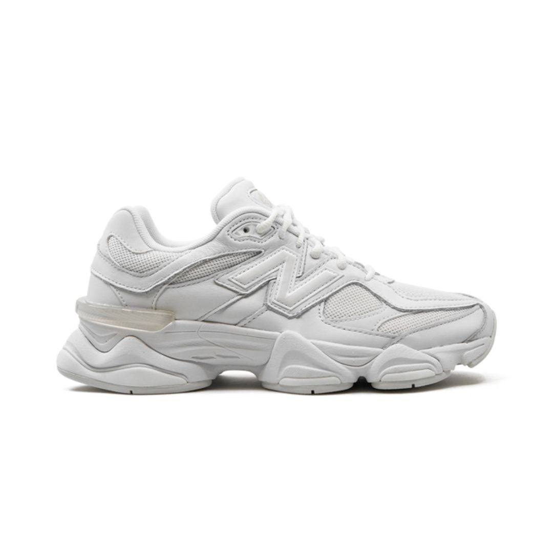 On Style 9060 145 Triple White detail 3