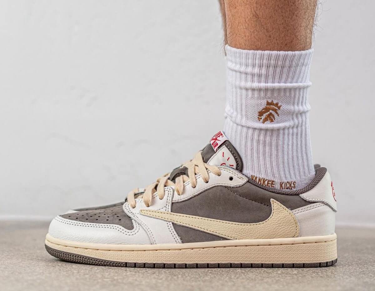 Nike Travis Scott x AJ1 Low Reverse Mocha Sail / Brown detail 2