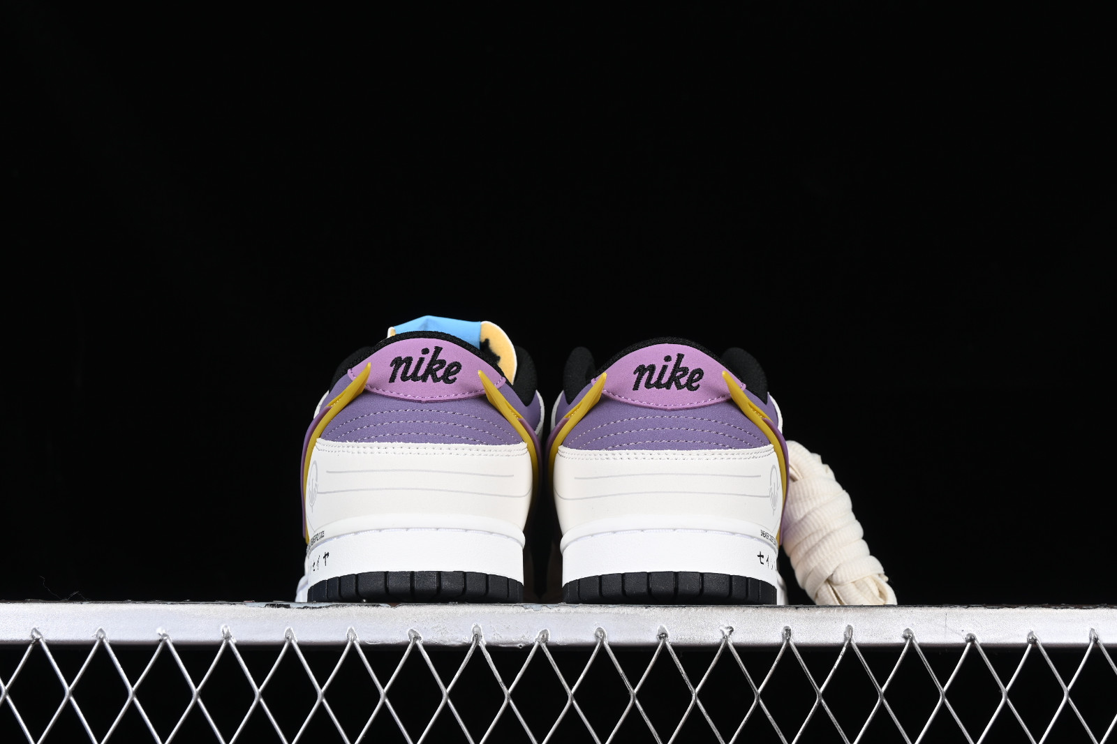 On Style Dunk Low 155 Beluga detail 2