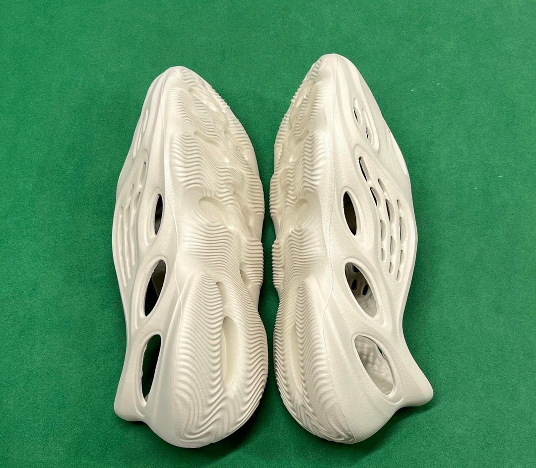 New Balance Style Yeezy Foam Runner 166 Panda detail 3