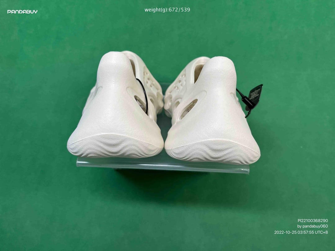 New Balance Style Yeezy Foam Runner 166 Panda detail 4