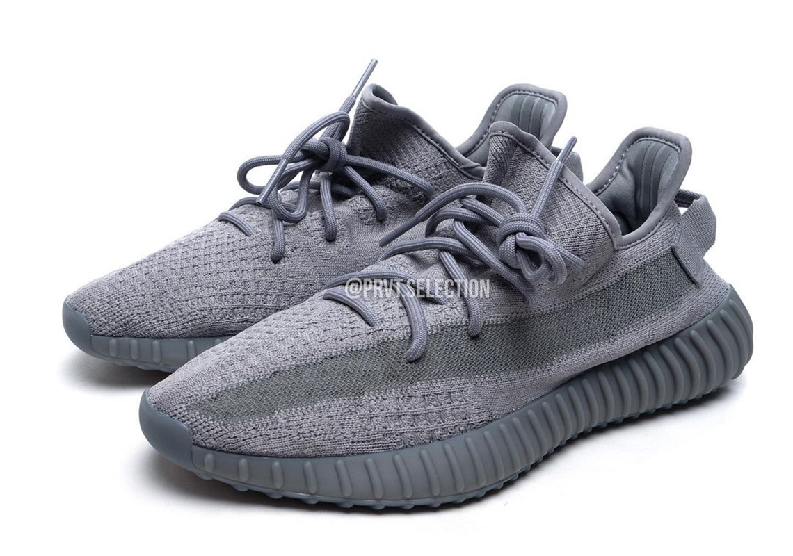 Valentino Style Yeezy 350 V2 207 Wolf Grey detail 4