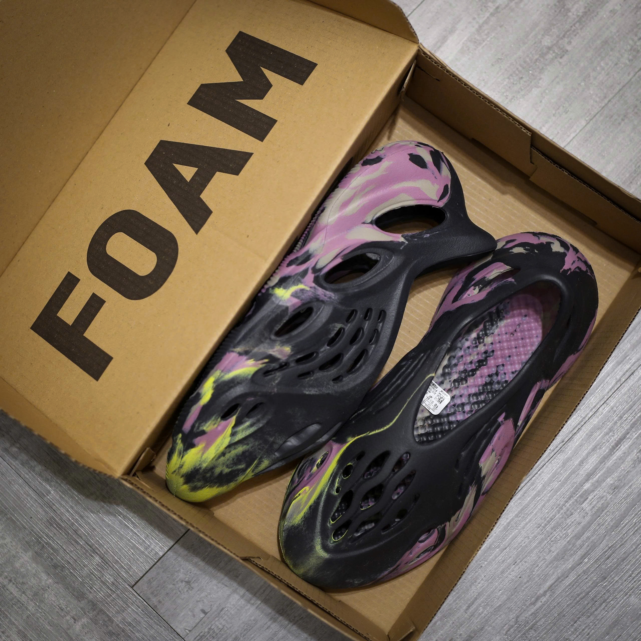 adidas Yeezy Foam Runner MX Carbon detail 4