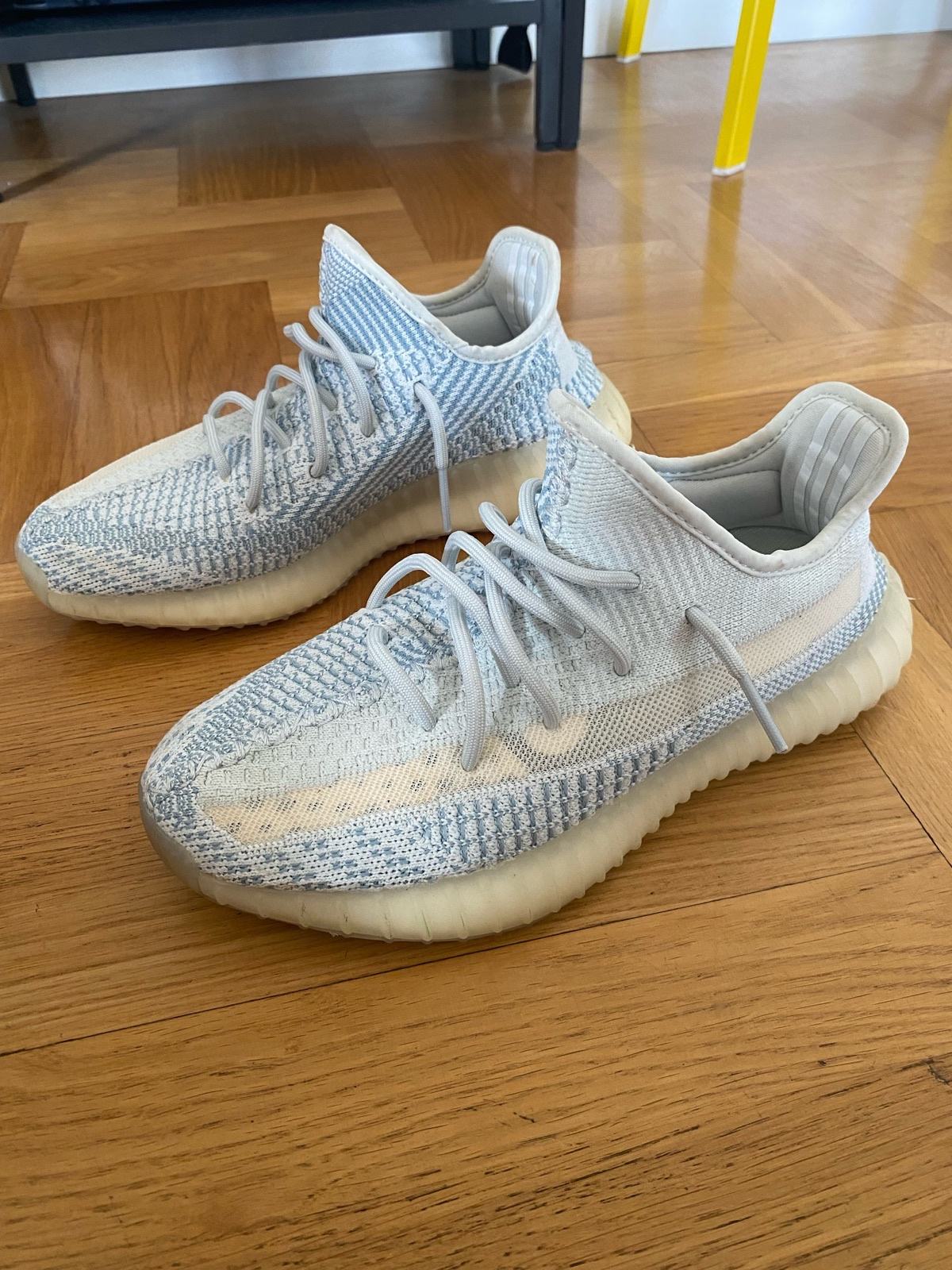 Yeezy Style Cloud X 210 Chicago detail 4