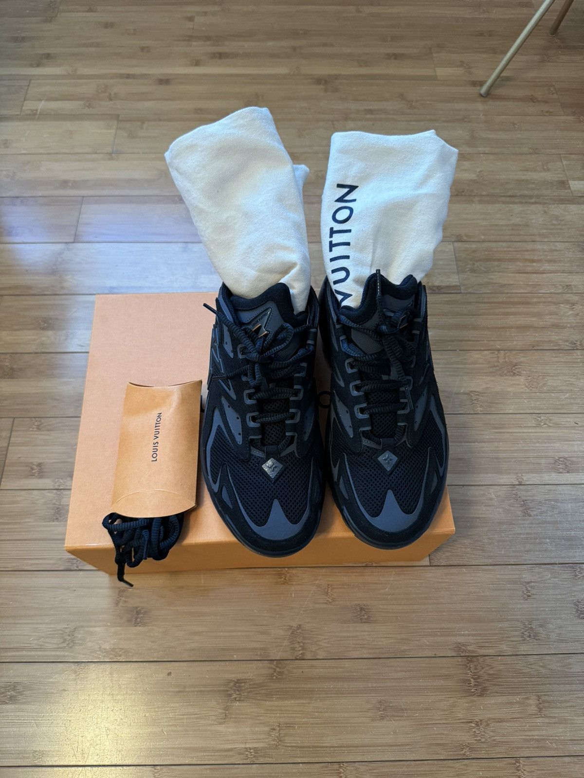 LV Style Bones Runner 222 Beluga detail 2