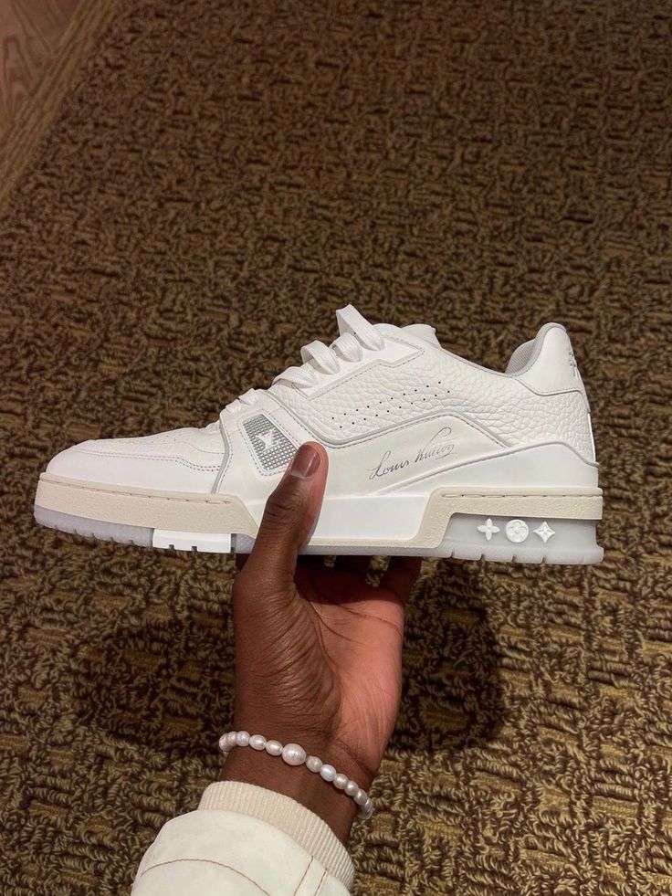 LV Style Bones Runner 222 Beluga detail 3