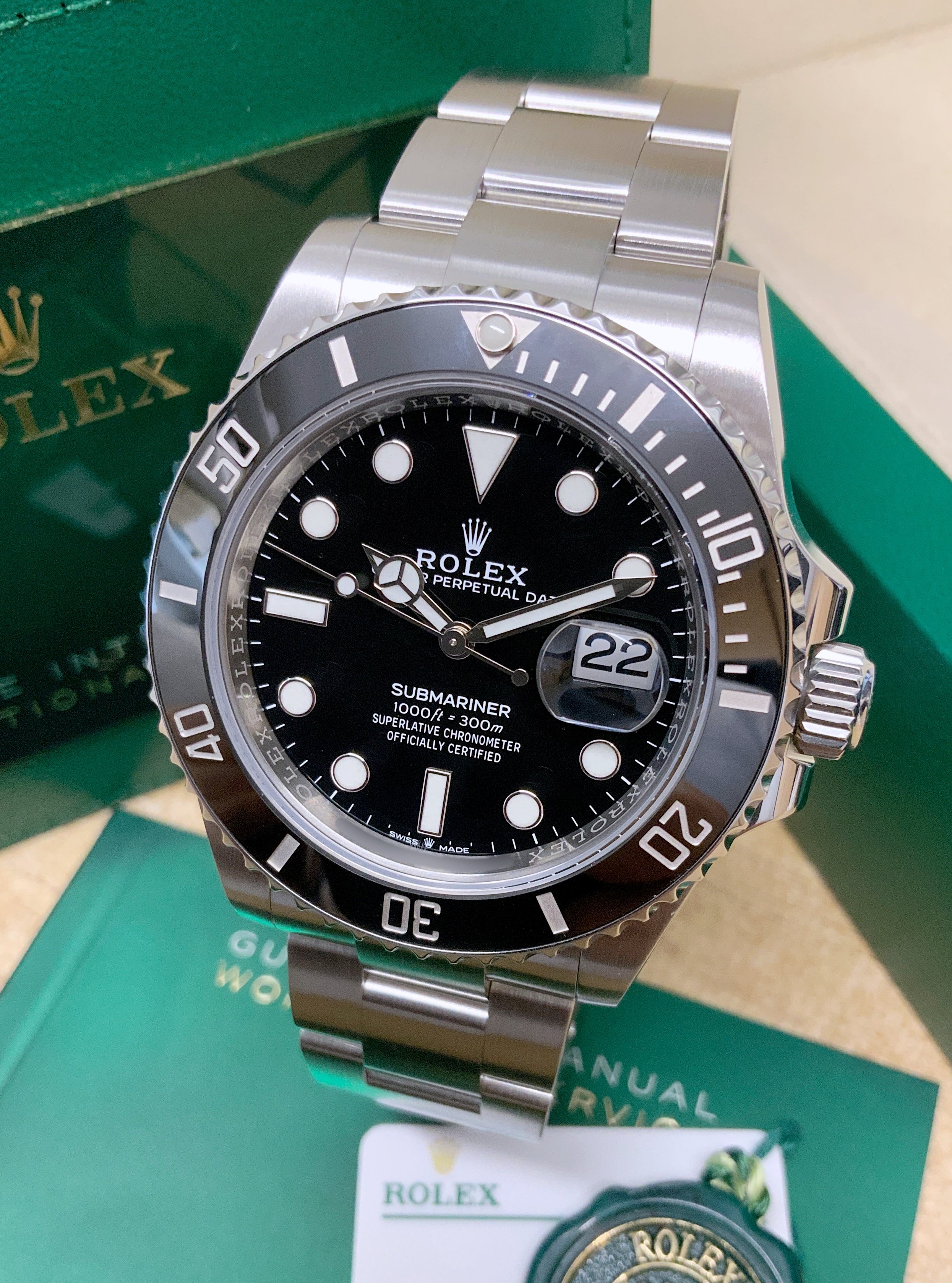 Rolex Style Submariner Date 41 Ceramic Black detail 4