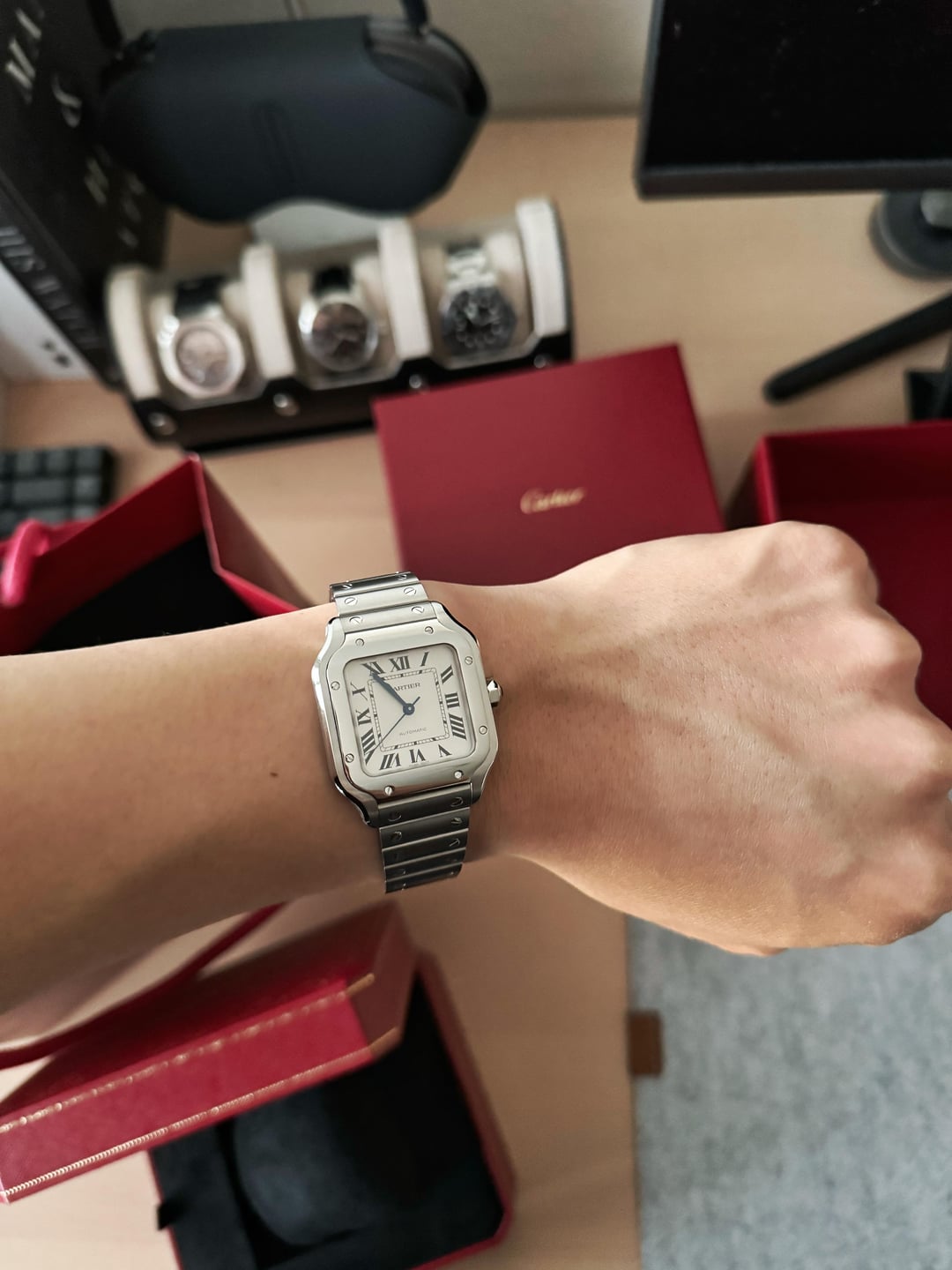 Omega Style Santos Medium 28 Ceramic Bezel detail 4