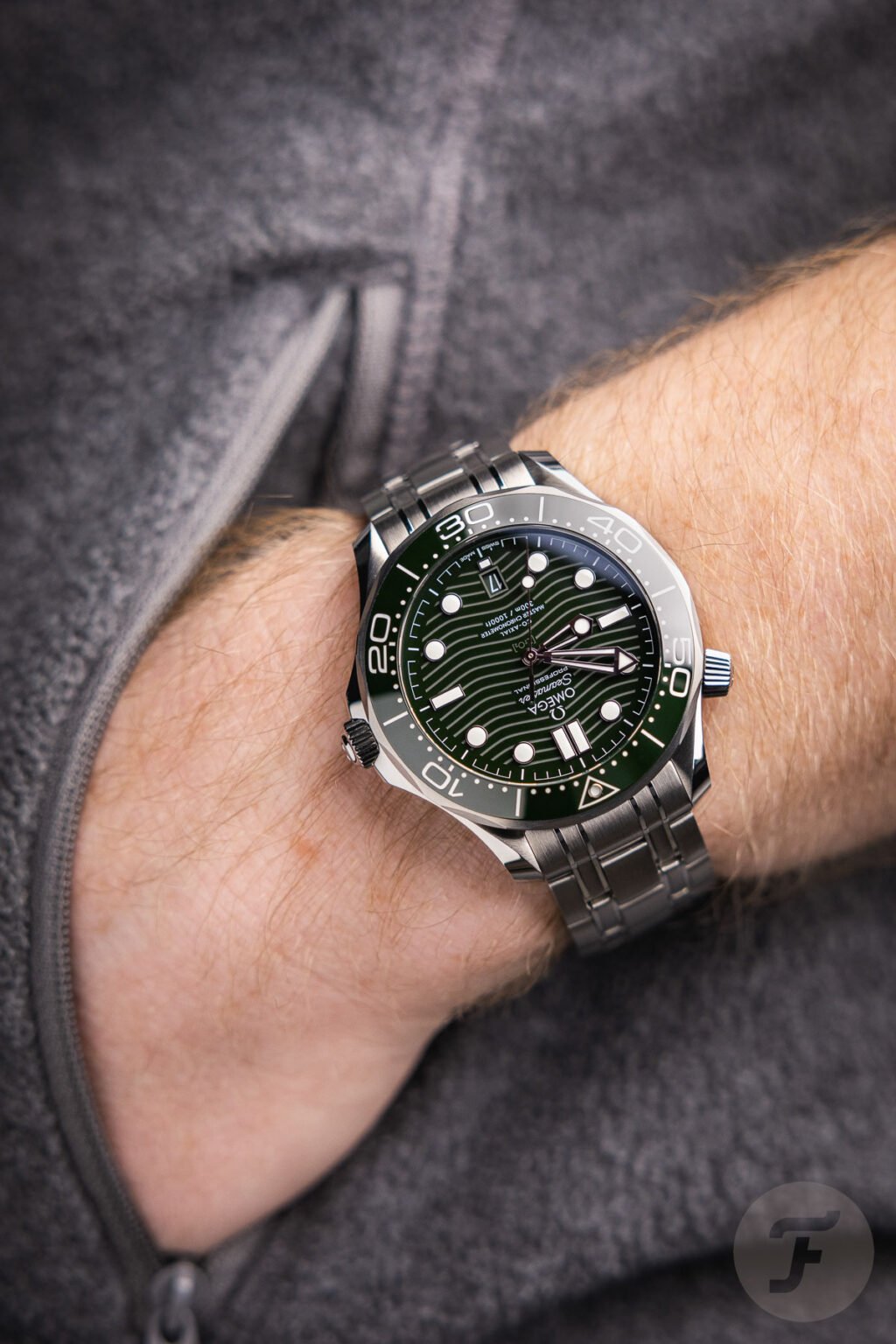 Omega Style Submariner Date 34 Ceramic Bezel detail 3