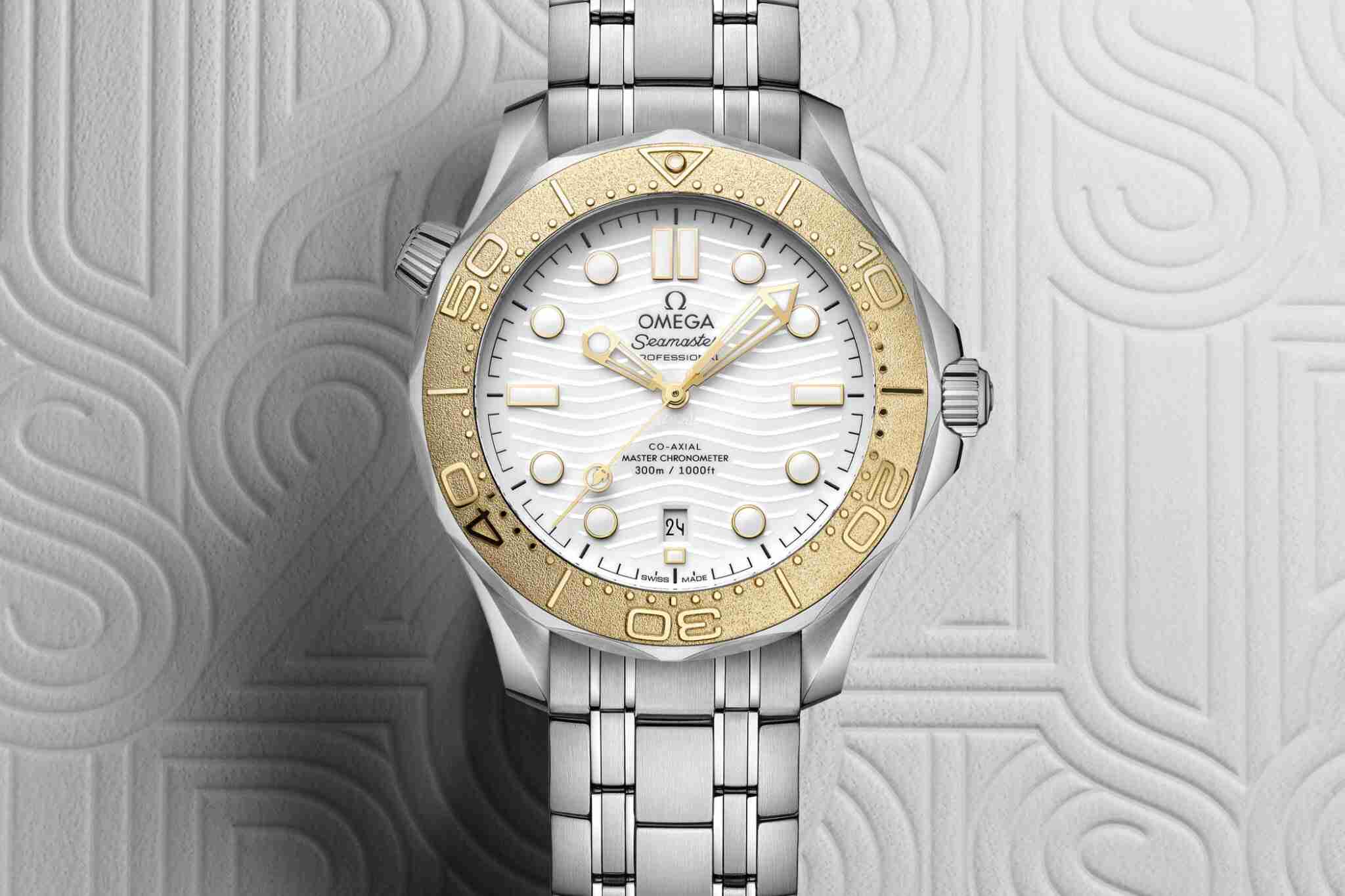 Tag Heuer Style Seamaster 300 36 Silver Dial / Leather detail 2