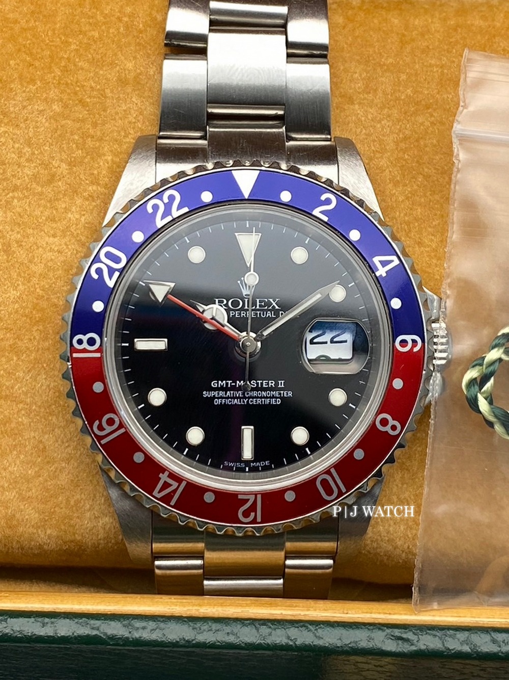 Rolex Style GMT-Master II Pepsi Blue / Red detail 2