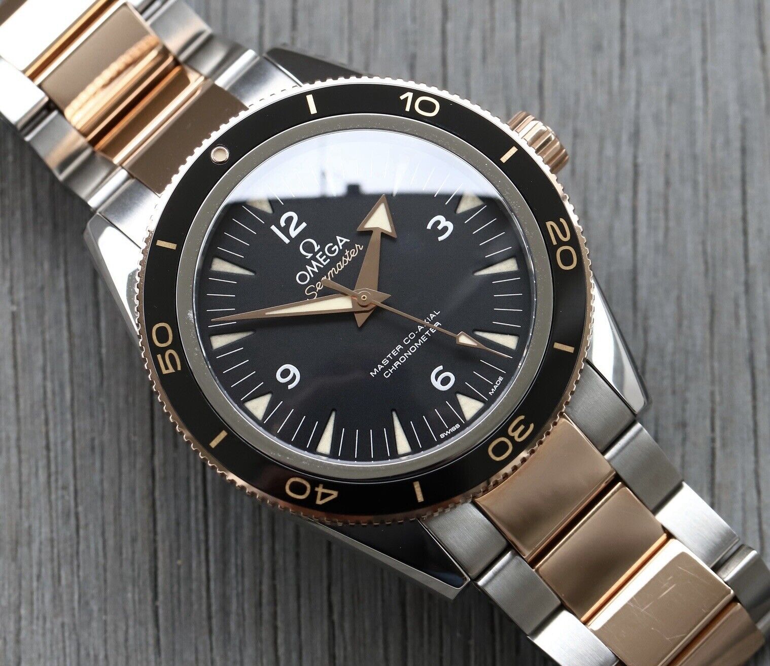 Cartier Style Seamaster 300 47 Two-Tone Gold detail 4