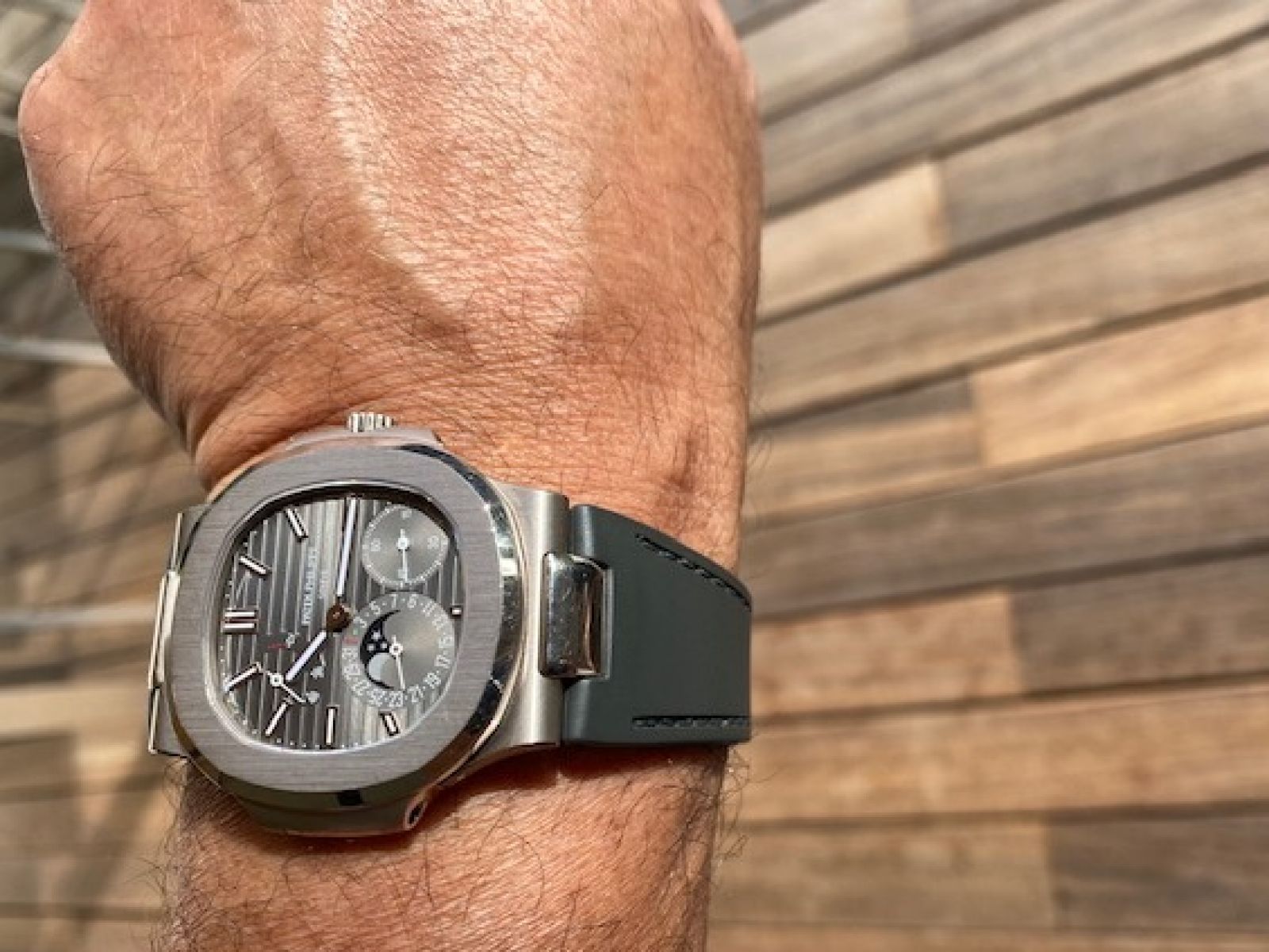 PP Style Nautilus 5711 55 Grey Dial / Rubber detail 2