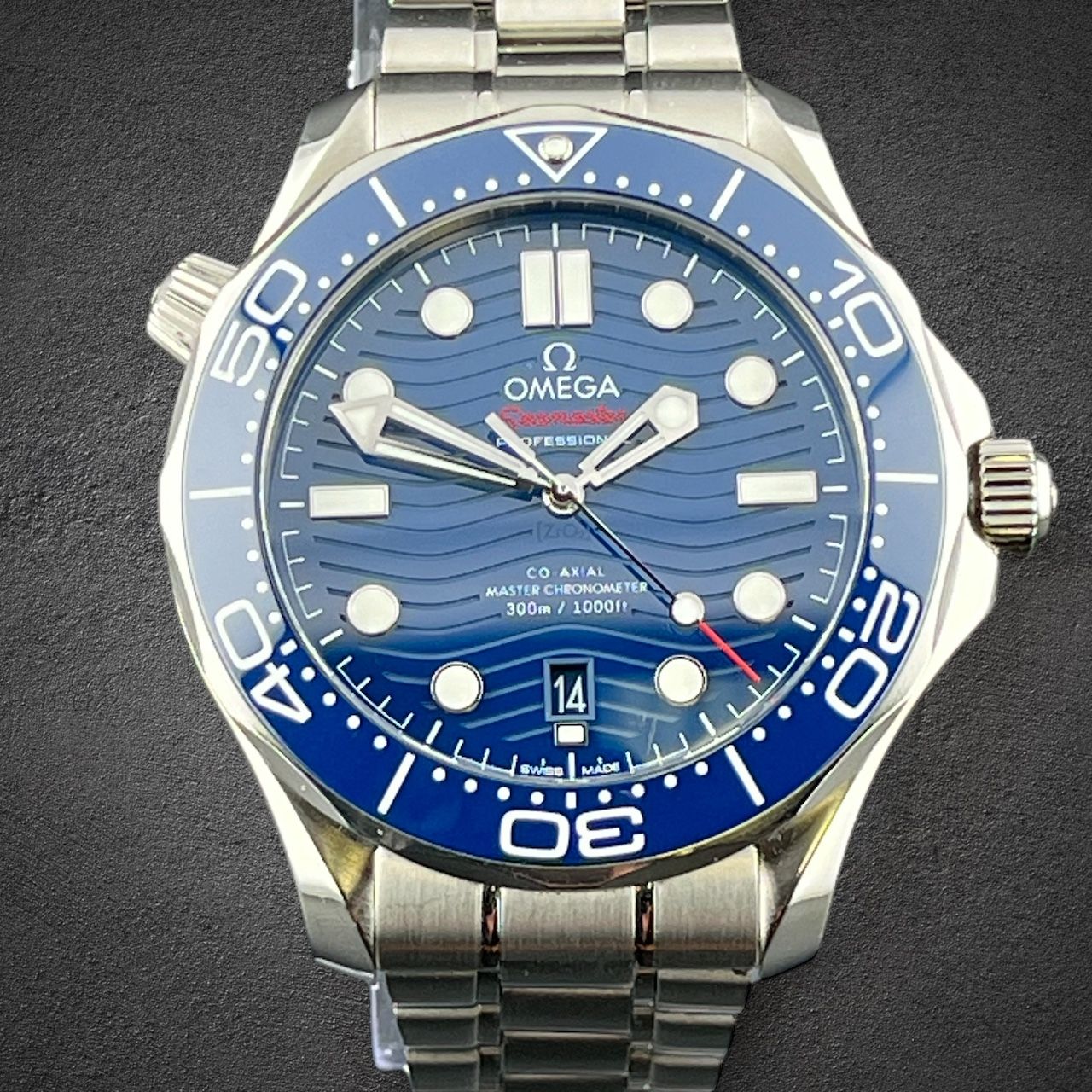 Omega Style Seamaster 300M Blue Blue Wave detail 3