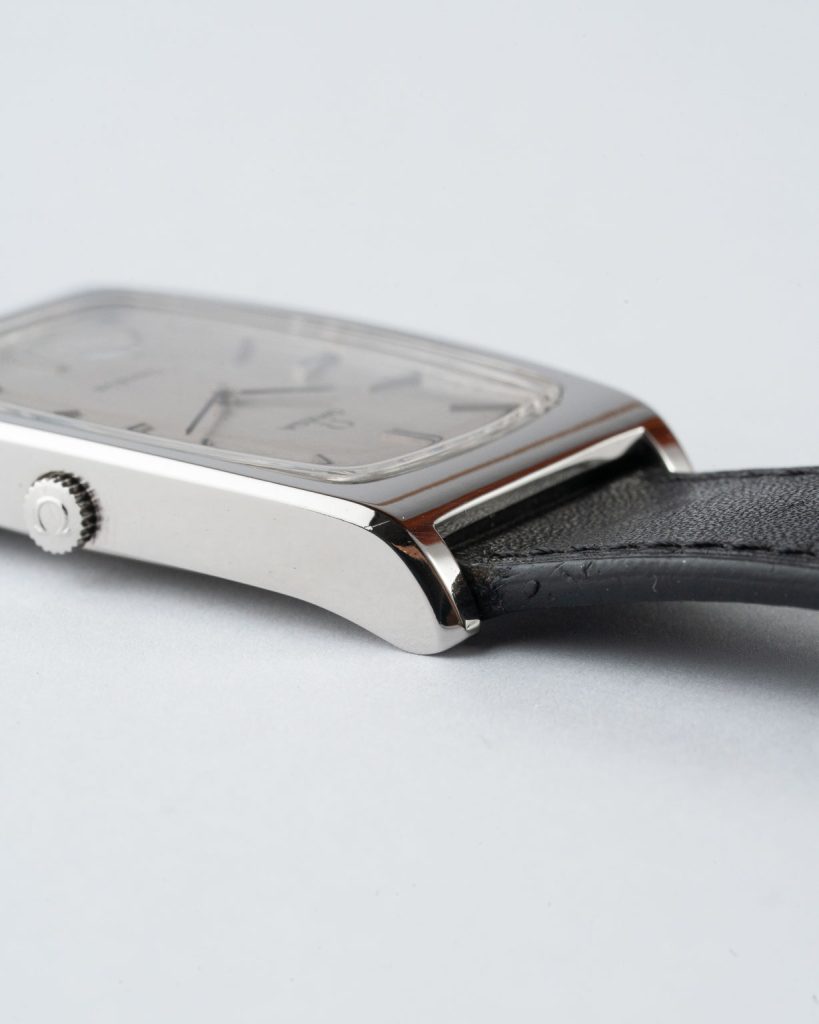 Omega Style Tank Louis 89 Grey Dial / Rubber detail 2
