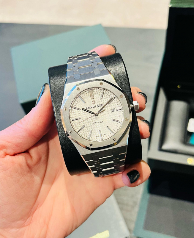 Omega Style Royal Oak 41 90 Silver Dial / Leather detail 3