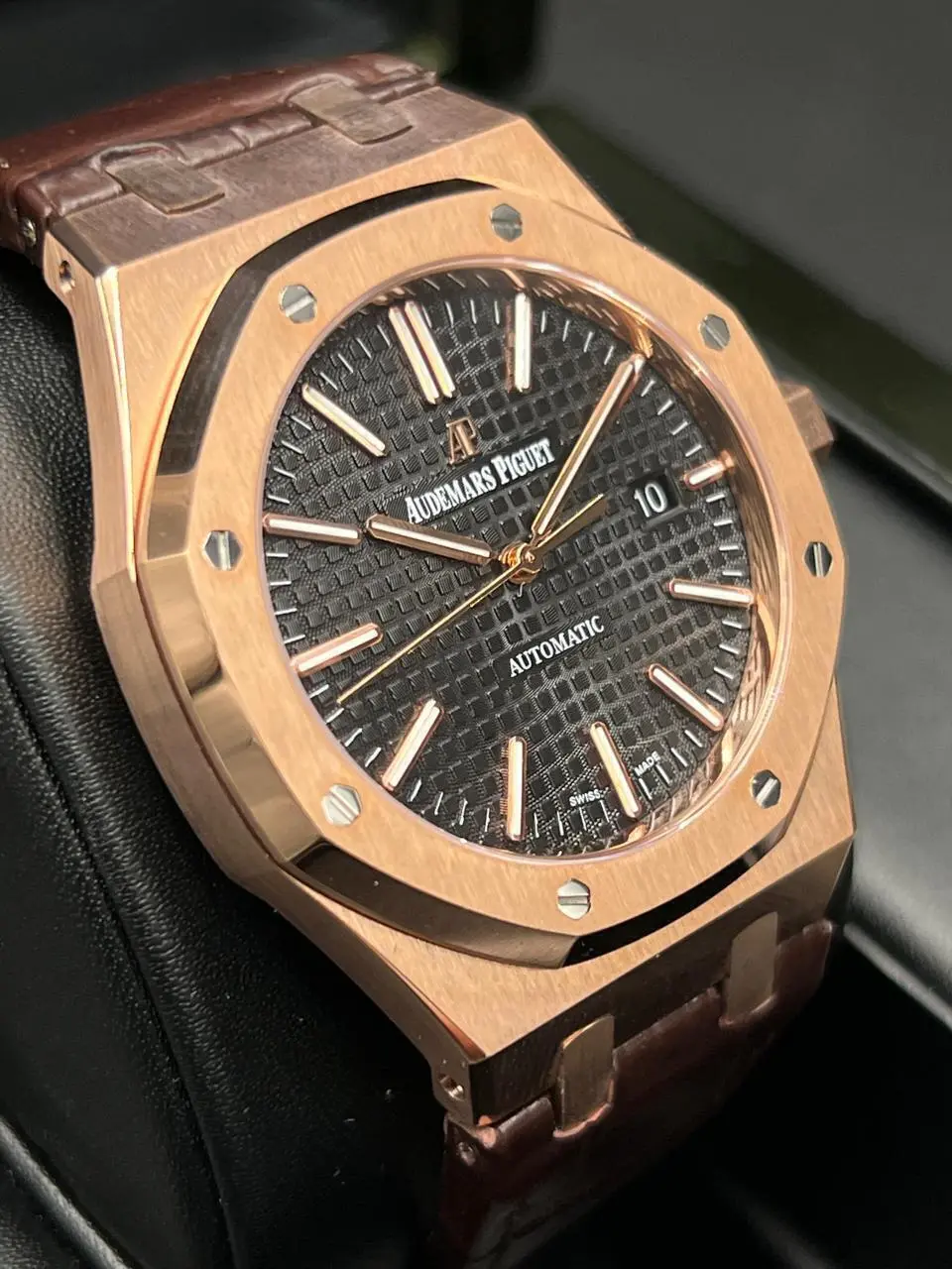 Omega Style Royal Oak 41 90 Silver Dial / Leather detail 4