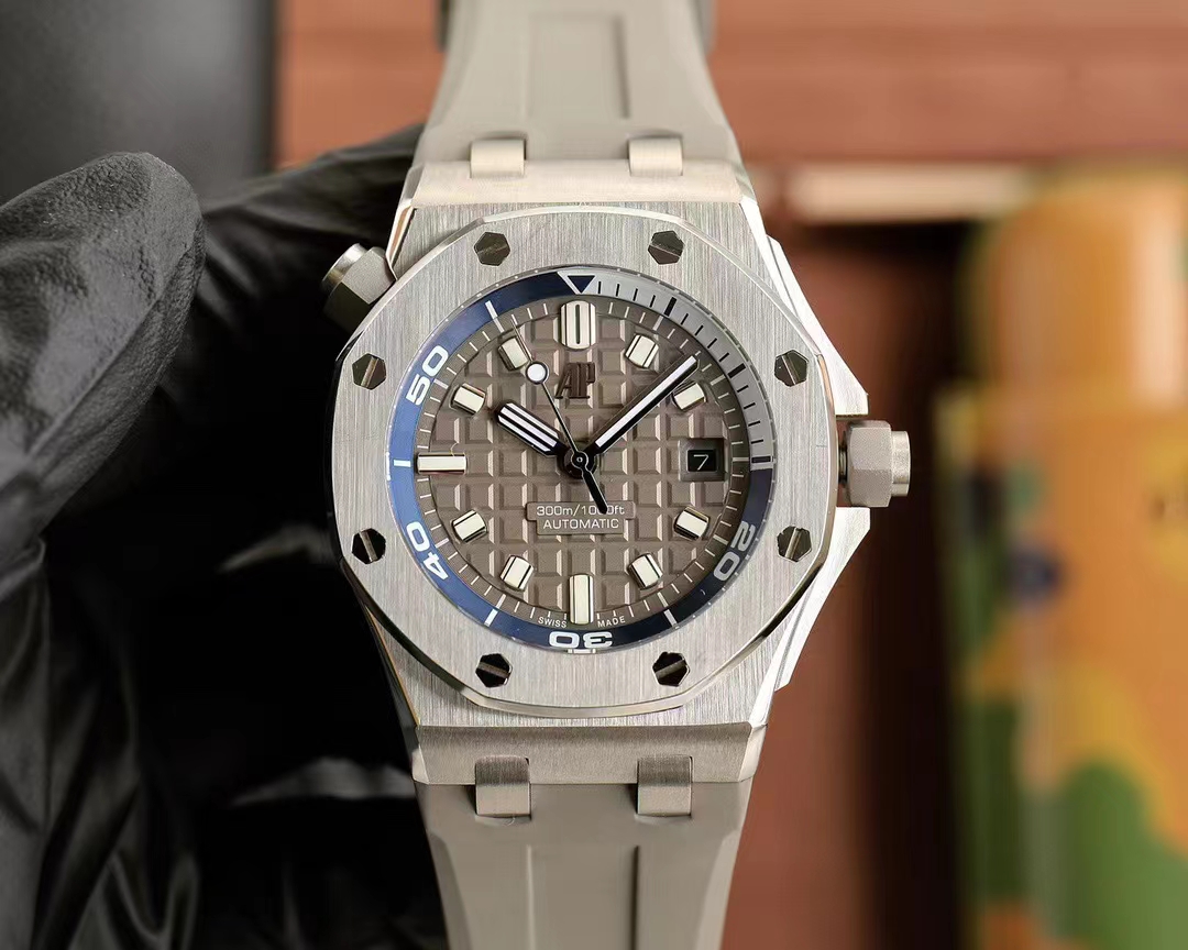 Omega Style Royal Oak Offshore 97 Grey Dial / Rubber detail 2