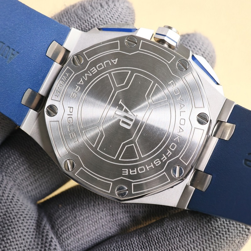 IWC Style Royal Oak Offshore 108 Ceramic Bezel detail 2