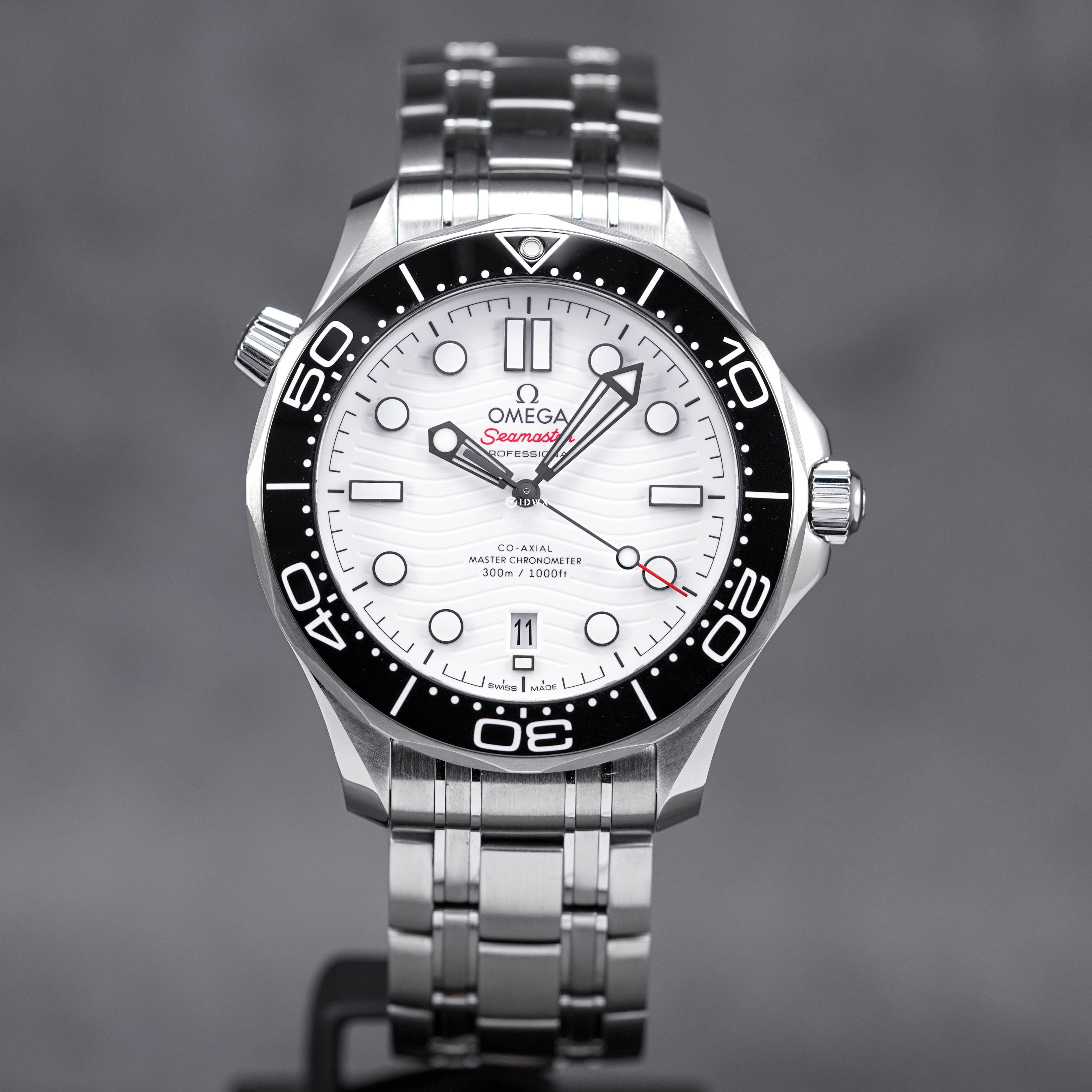 Hublot Style Seamaster 300 148 White Dial / Steel detail 2