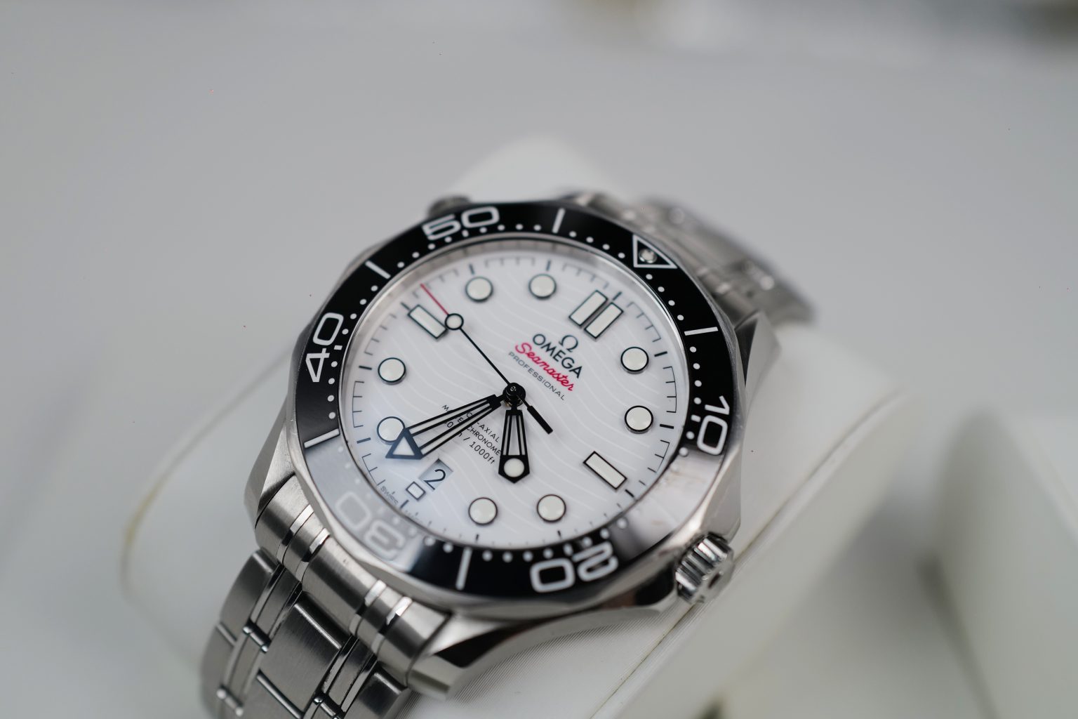 Hublot Style Seamaster 300 148 White Dial / Steel detail 3