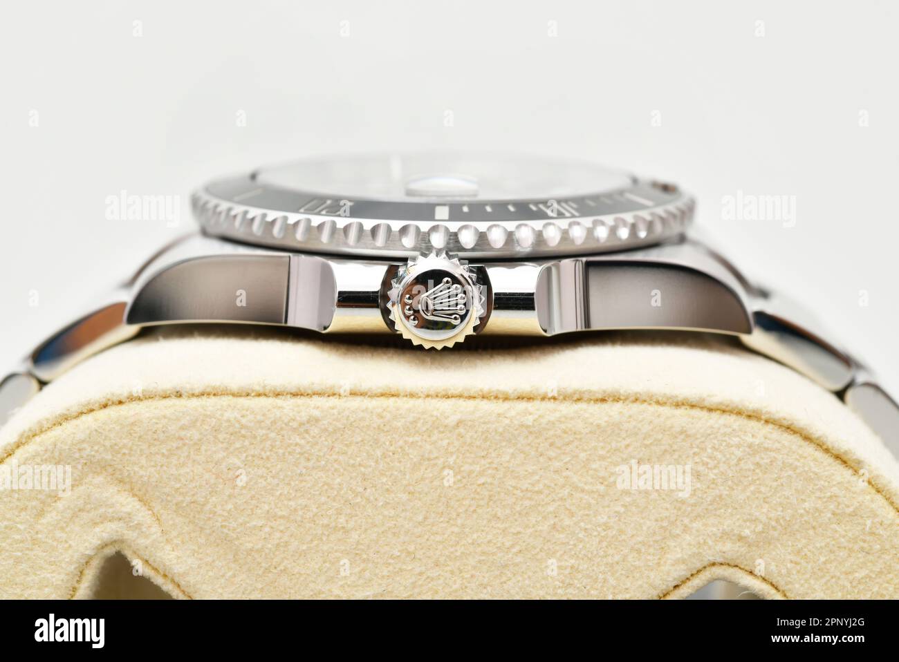IWC Style Submariner Date 164 Ceramic Bezel detail 3