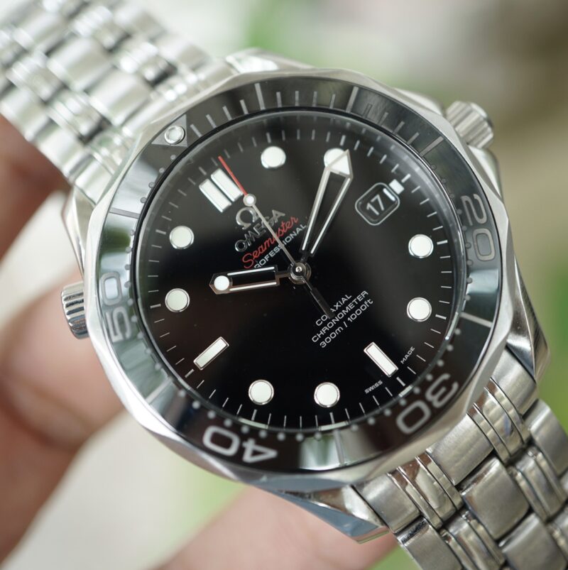 Hublot Style Seamaster 300 175 Ceramic Bezel detail 2
