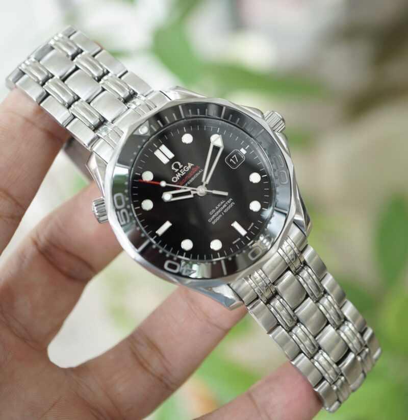 Hublot Style Seamaster 300 175 Ceramic Bezel detail 3