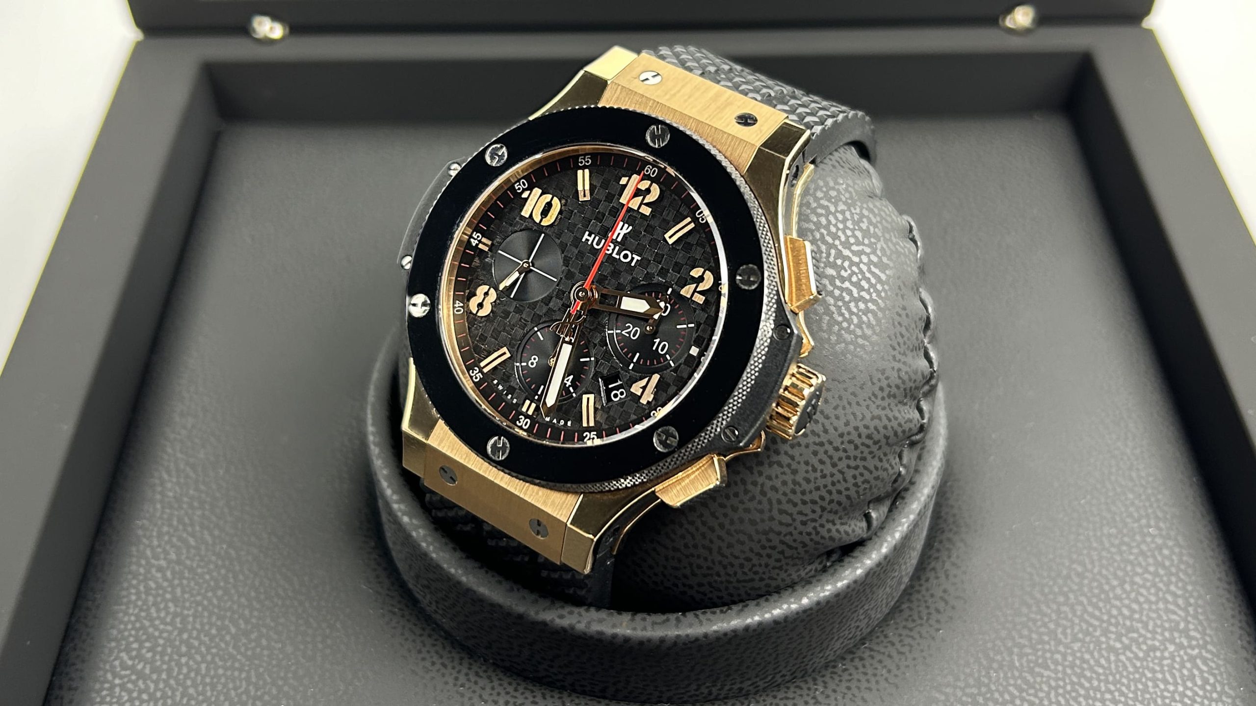 Hublot Style Big Bang 44 218 Full Gold detail 2