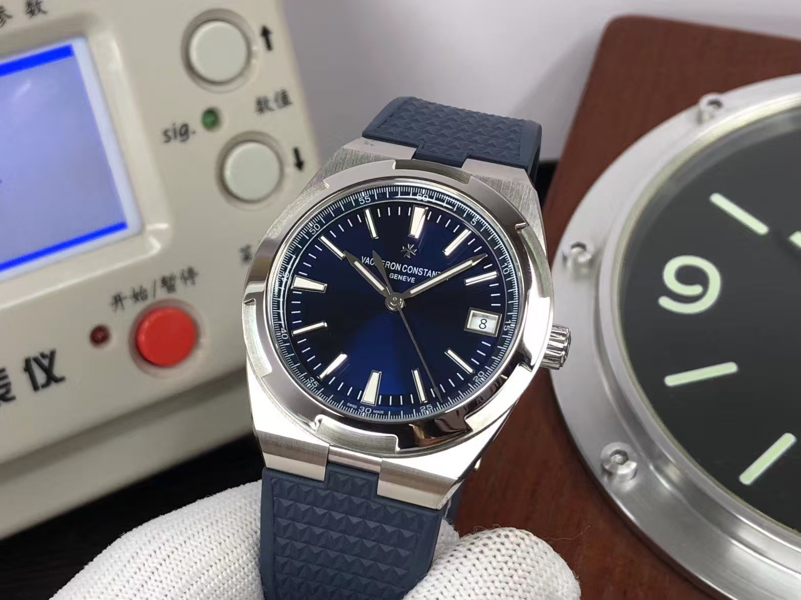 Vacheron Style Overseas 4500V Blue Blue detail 3