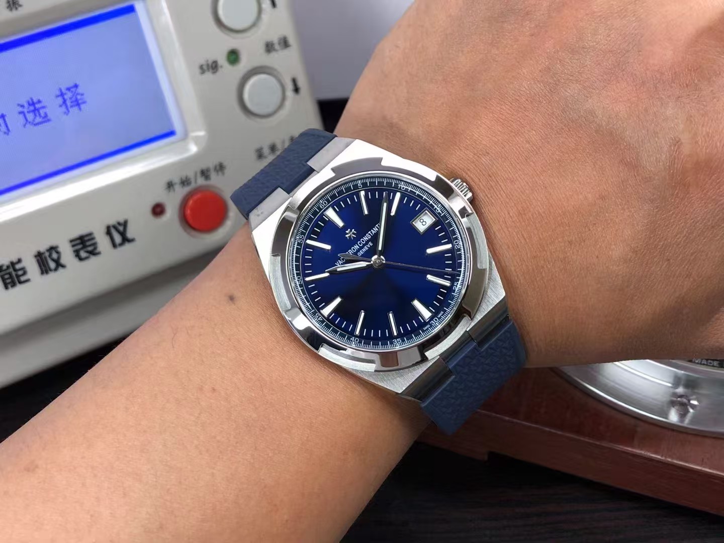 Vacheron Style Overseas 4500V Blue Blue detail 4