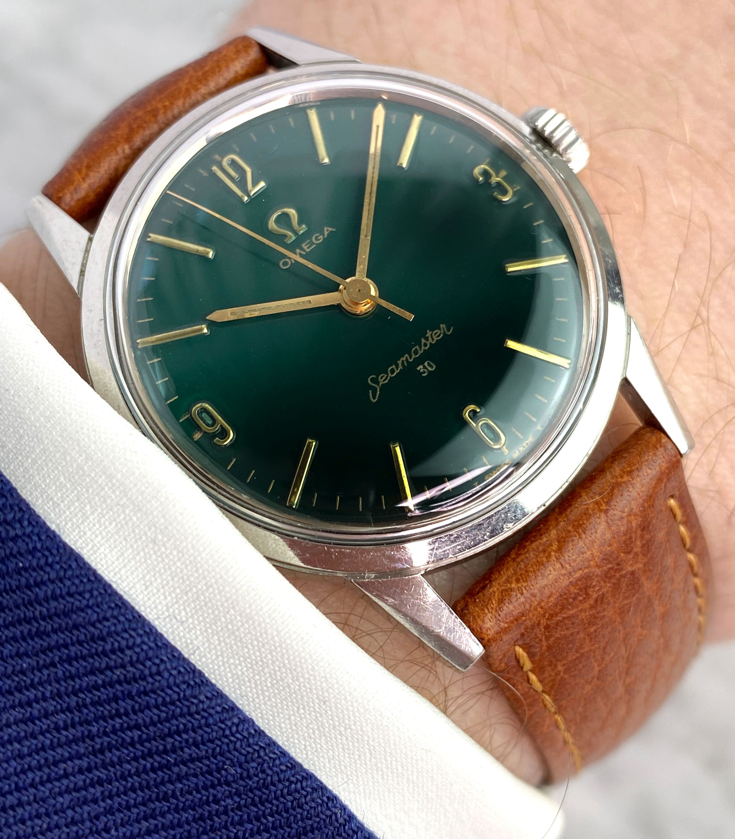 Omega Style Explorer 40 229 Green Dial / Steel detail 2