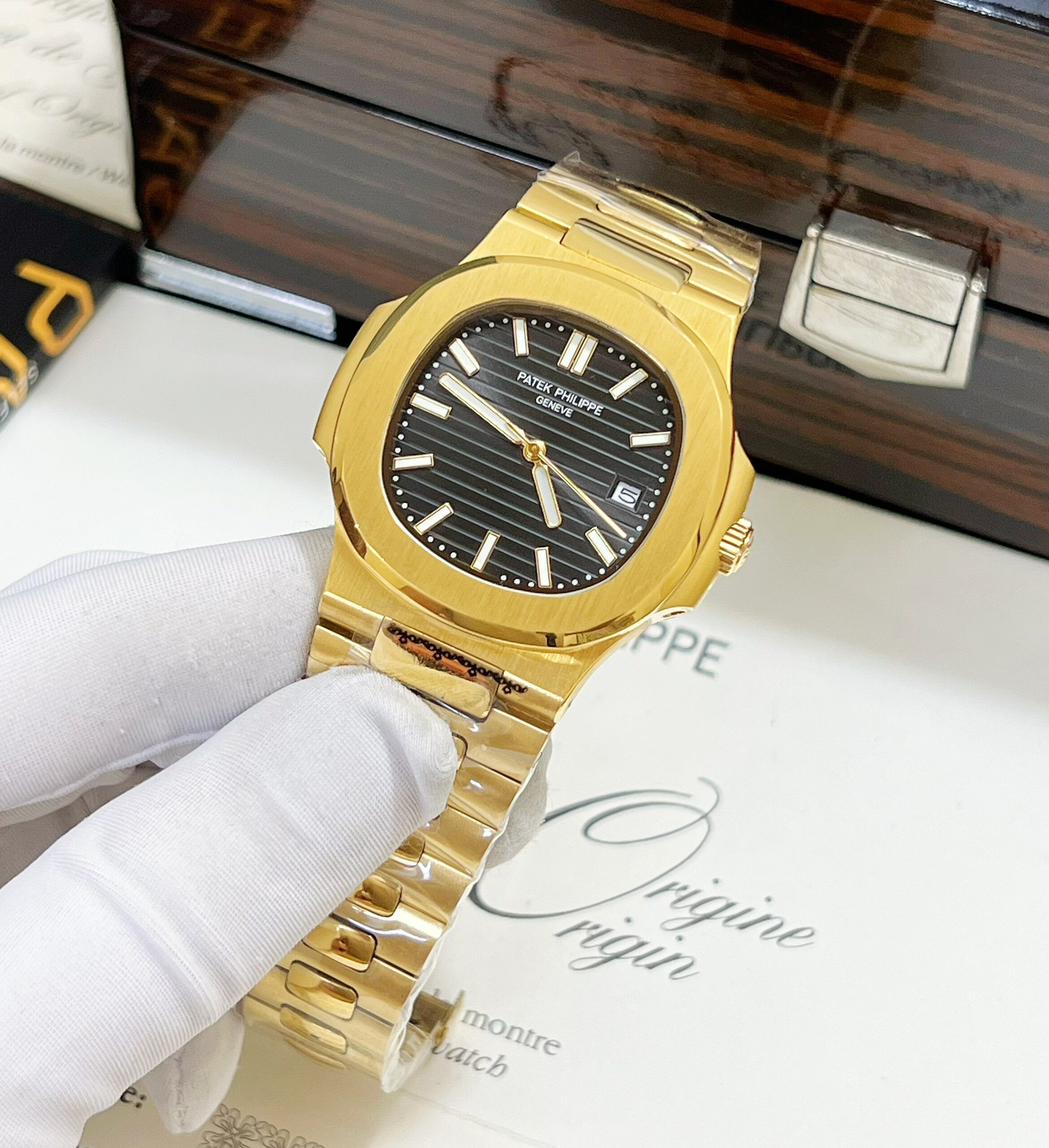 Rolex Style Nautilus 5711 238 Two-Tone Gold detail 2